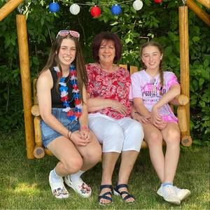 Meet your Posher, Lois